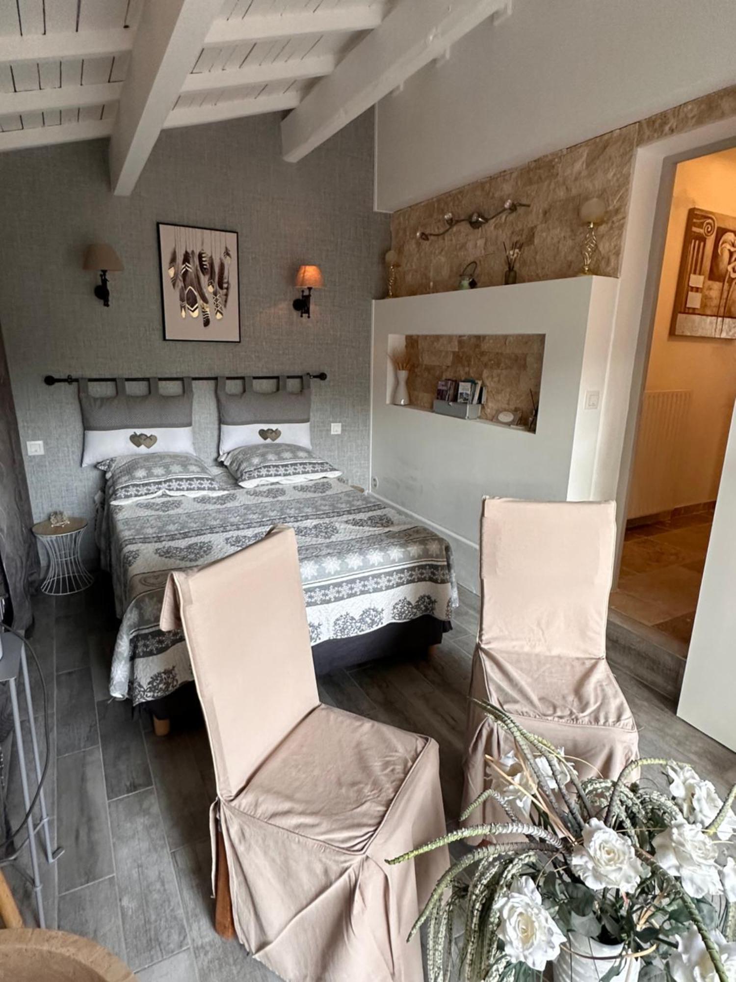 Beau Ciel Apartment Chateauneuf-de-Gadagne Bagian luar foto