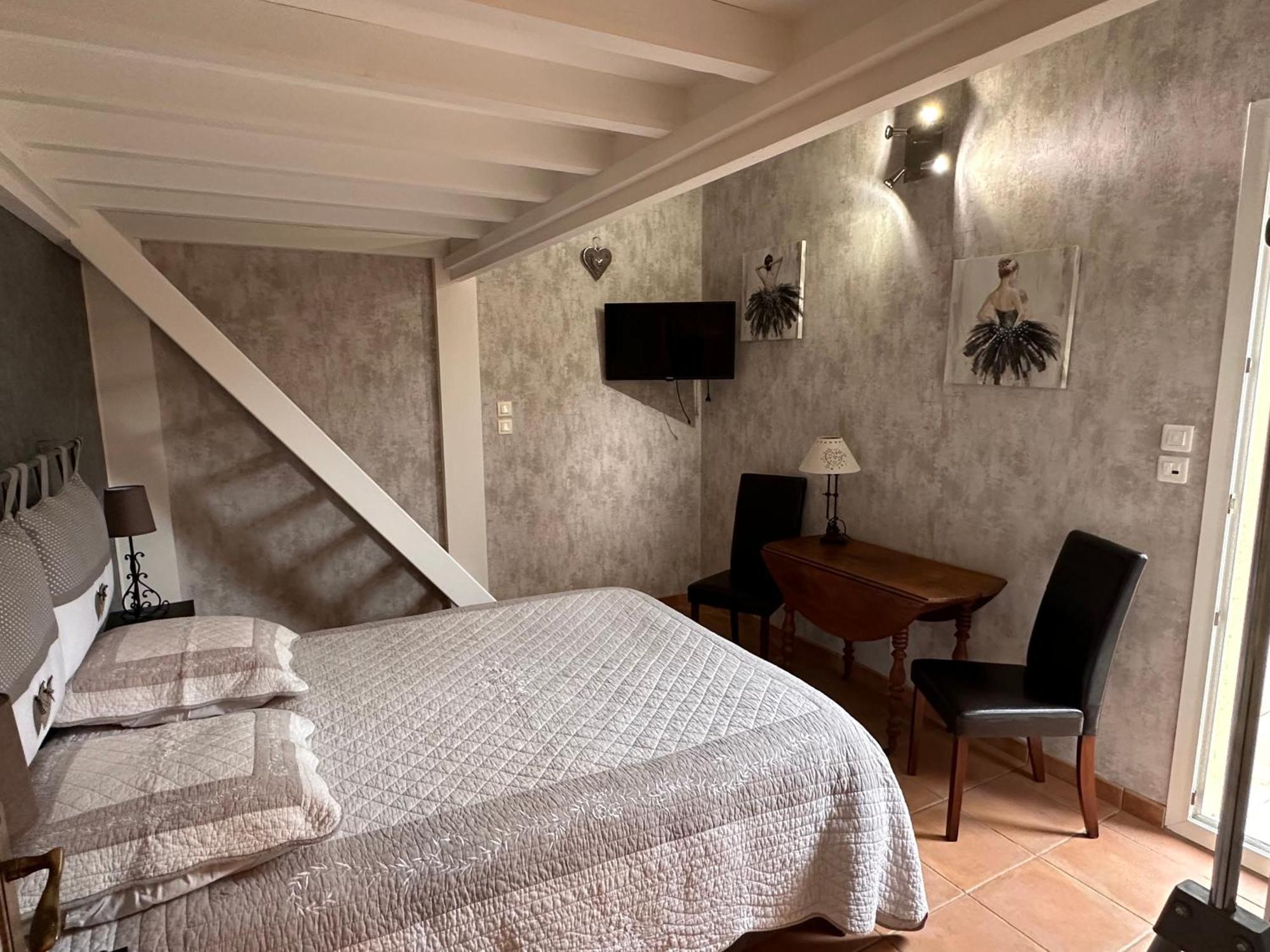 Beau Ciel Apartment Chateauneuf-de-Gadagne Bagian luar foto